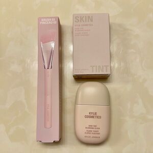 Kylie Cosmetics skin tint blurring elixir with brush bundle